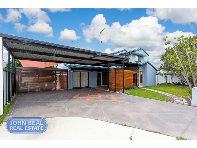 27 Benson St St, Scarborough QLD 4020