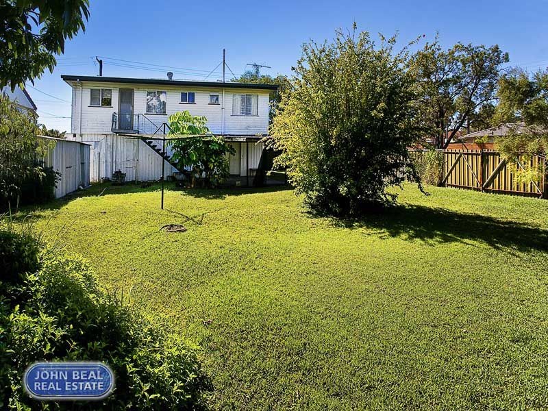 77 Griffith Road, Scarborough QLD 4020