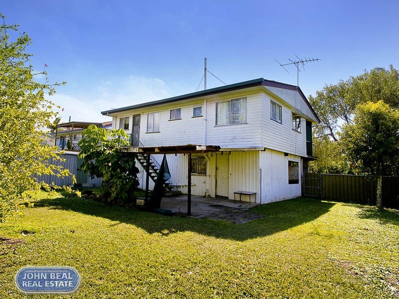 77 Griffith Road, Scarborough QLD 4020