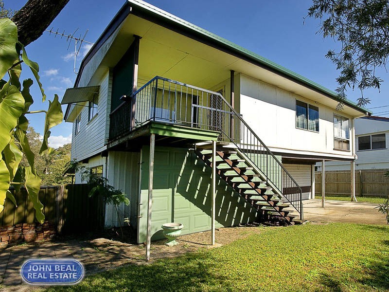 77 Griffith Road, Scarborough QLD 4020