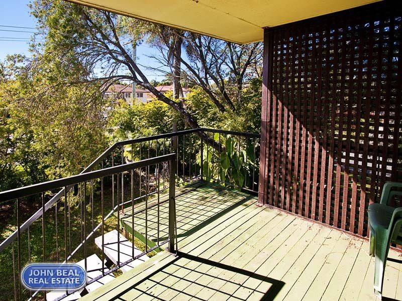 77 Griffith Road, Scarborough QLD 4020