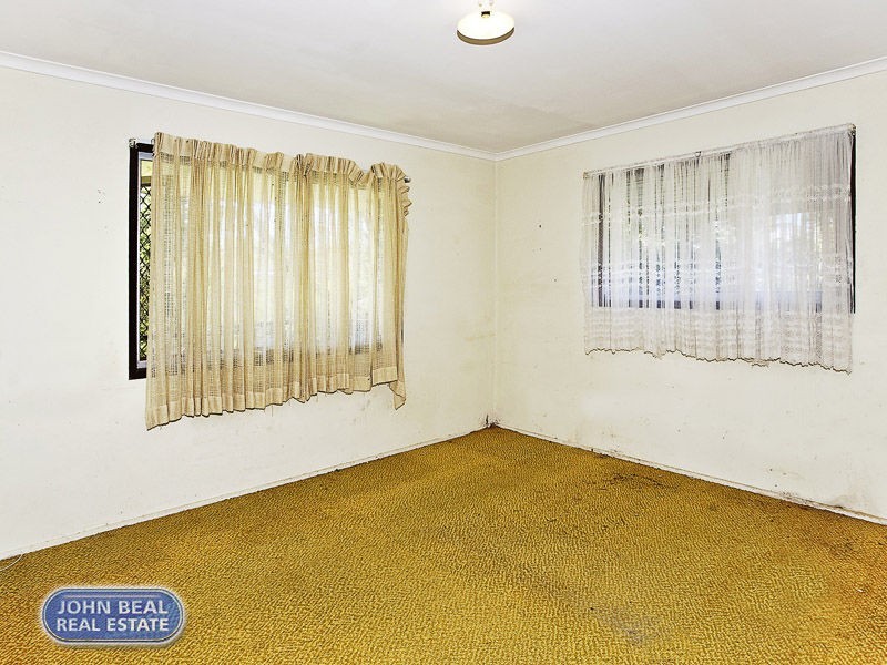 77 Griffith Road, Scarborough QLD 4020