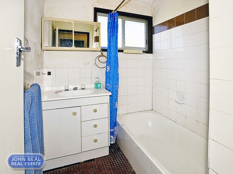 77 Griffith Road, Scarborough QLD 4020
