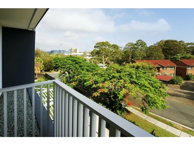 202/25 Dix Street, Redcliffe QLD 4020