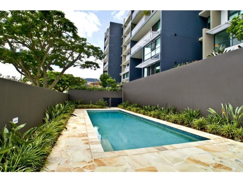 202/25 Dix Street, Redcliffe QLD 4020