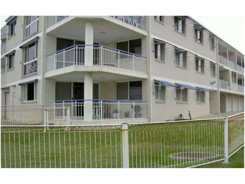 Unit 1/1 Annie Street, Woody Point QLD 4019