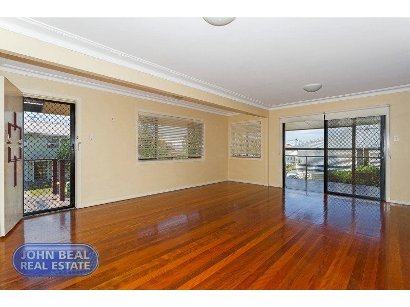 33 Langdon Ave, Margate QLD 4019
