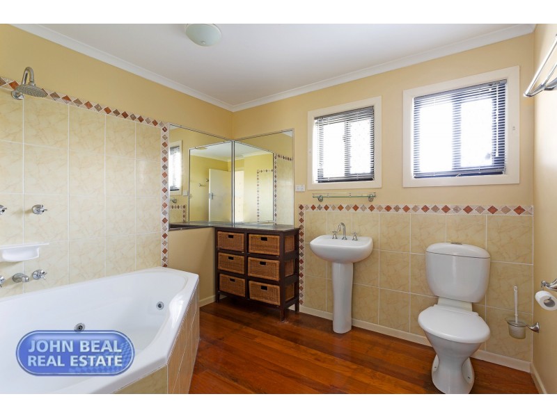 33 Langdon Ave, Margate QLD 4019