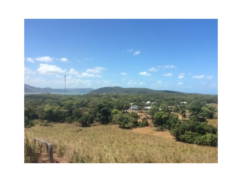 7 Racecourse Rd, Cooktown QLD 4895