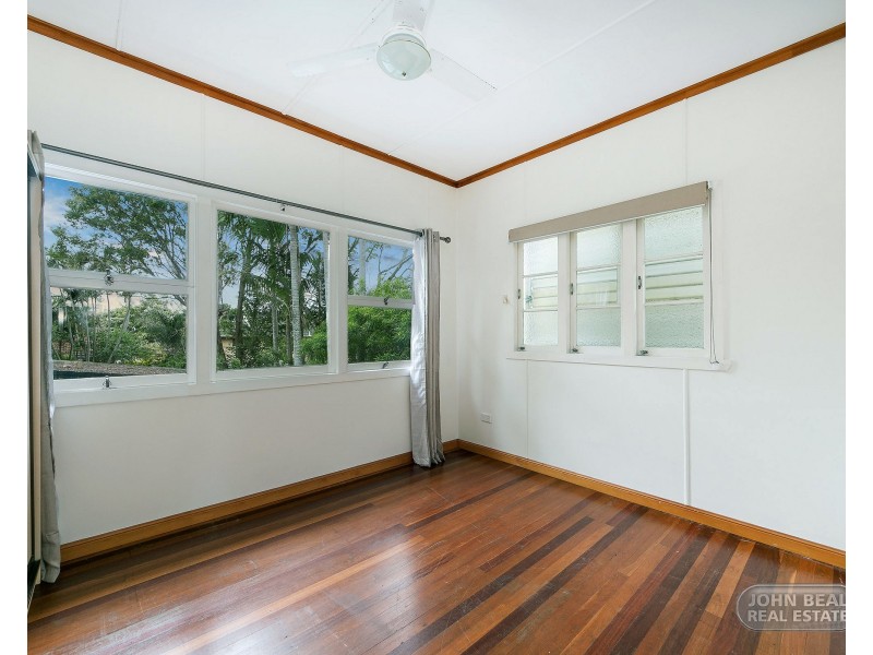 35 Annie St, Woody Point QLD 4019