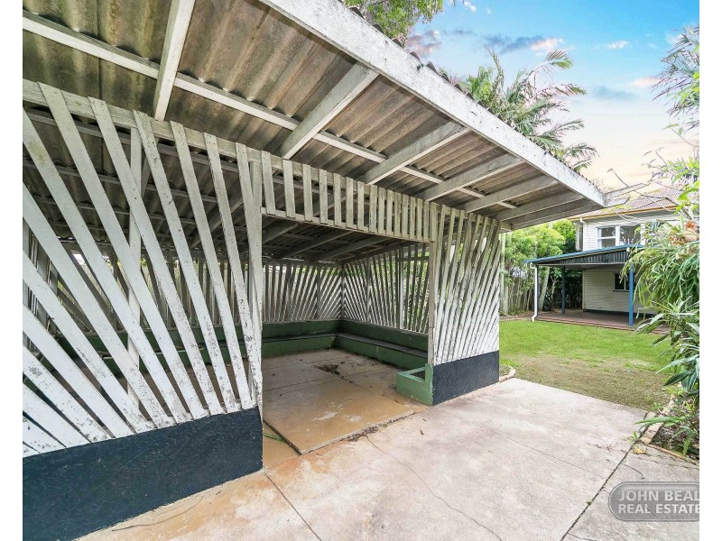 35 Annie St, Woody Point QLD 4019