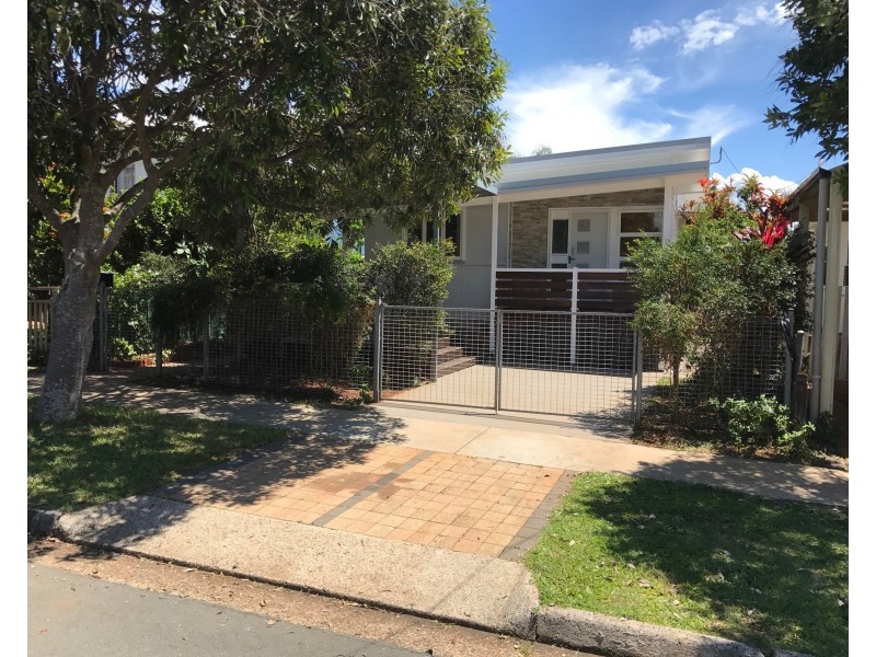 30 Queen St, Scarborough QLD 4020