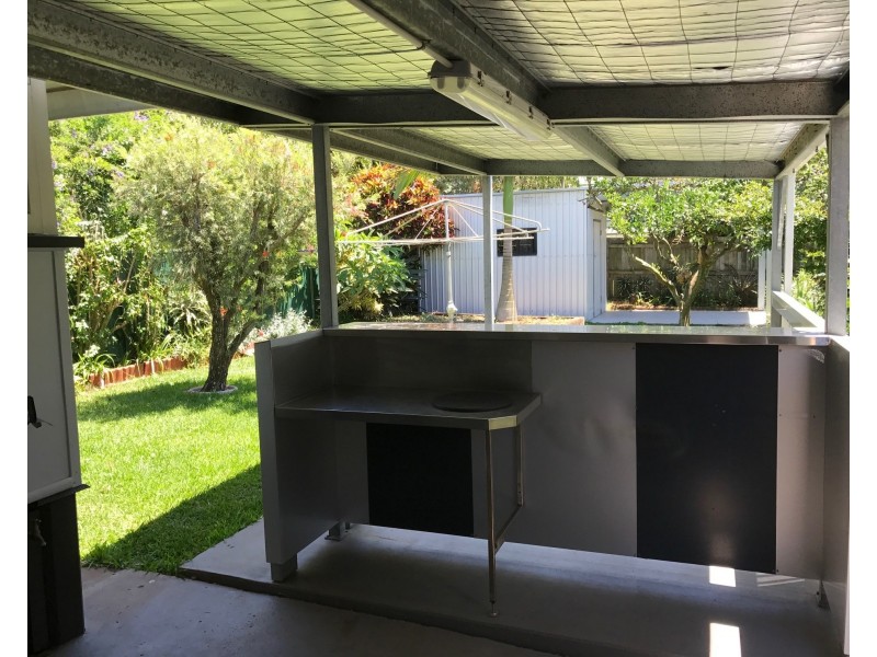 30 Queen St, Scarborough QLD 4020