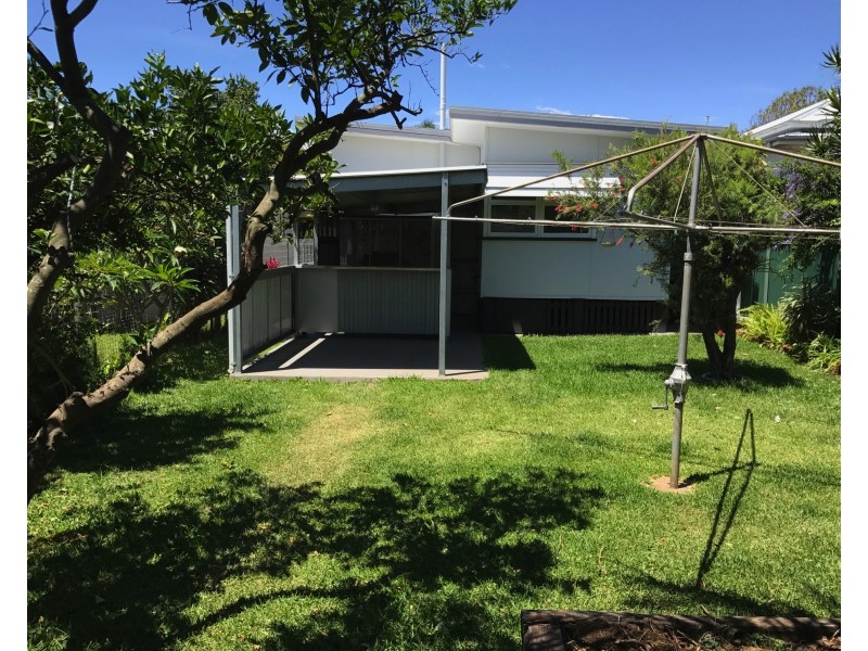 30 Queen St, Scarborough QLD 4020