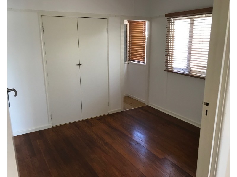 30 Queen St, Scarborough QLD 4020