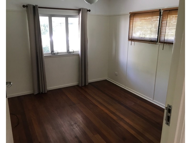 30 Queen St, Scarborough QLD 4020