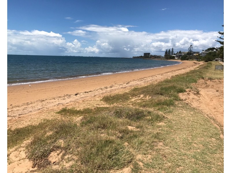 30 Queen St, Scarborough QLD 4020