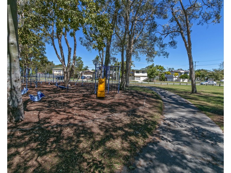 52 Maryborough Tce, Scarborough QLD 4020