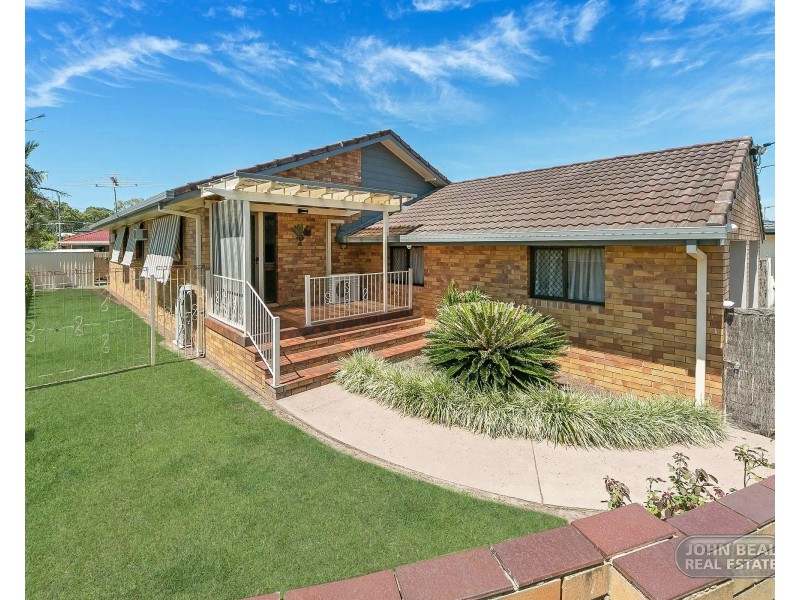 10 Beacon Cres, Newport QLD 4020
