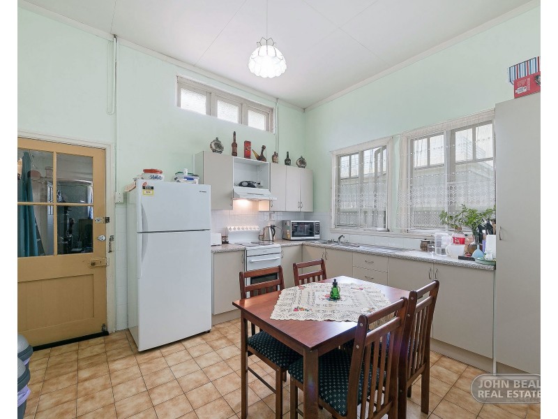 4 Louis St, Redcliffe QLD 4020