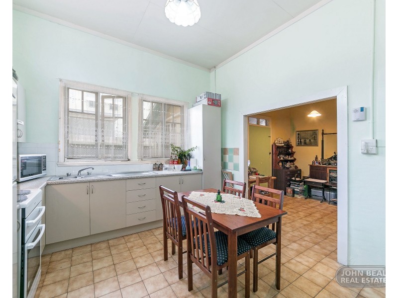 4 Louis St, Redcliffe QLD 4020