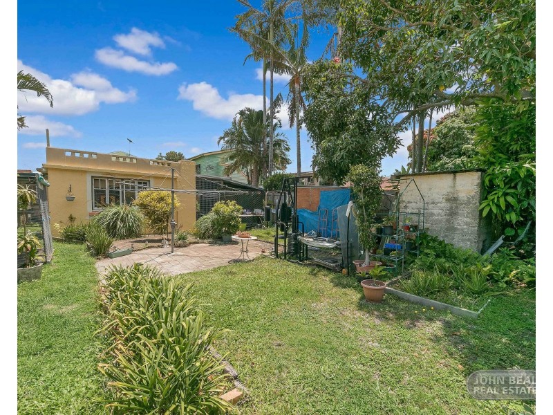 4 Louis St, Redcliffe QLD 4020