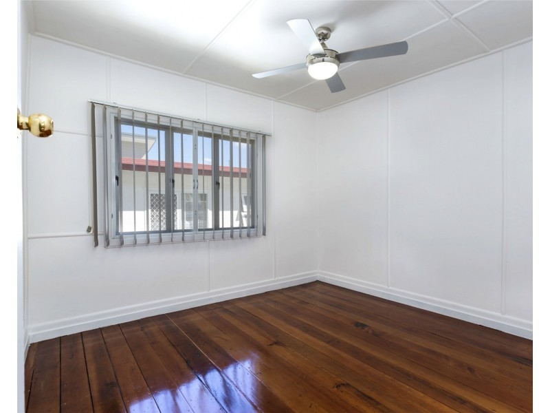 9 Mcaneny St, Redcliffe QLD 4020