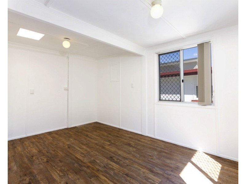 9 Mcaneny St, Redcliffe QLD 4020