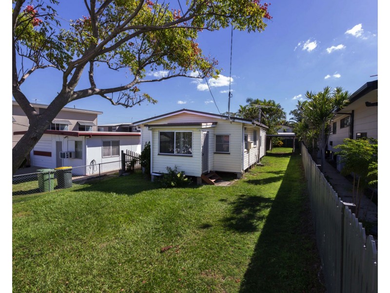 9 Mcaneny St, Redcliffe QLD 4020