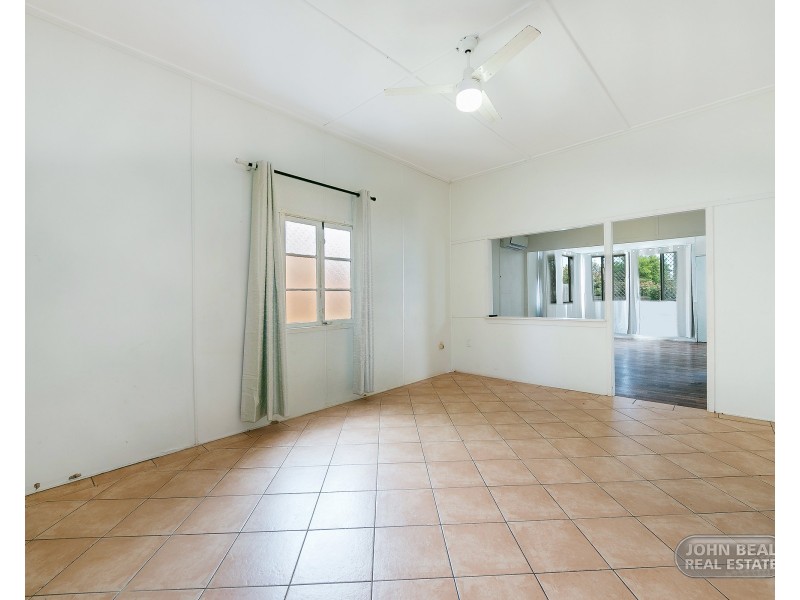 33 James St, Scarborough QLD 4020