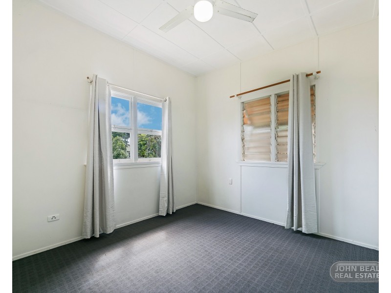 33 James St, Scarborough QLD 4020