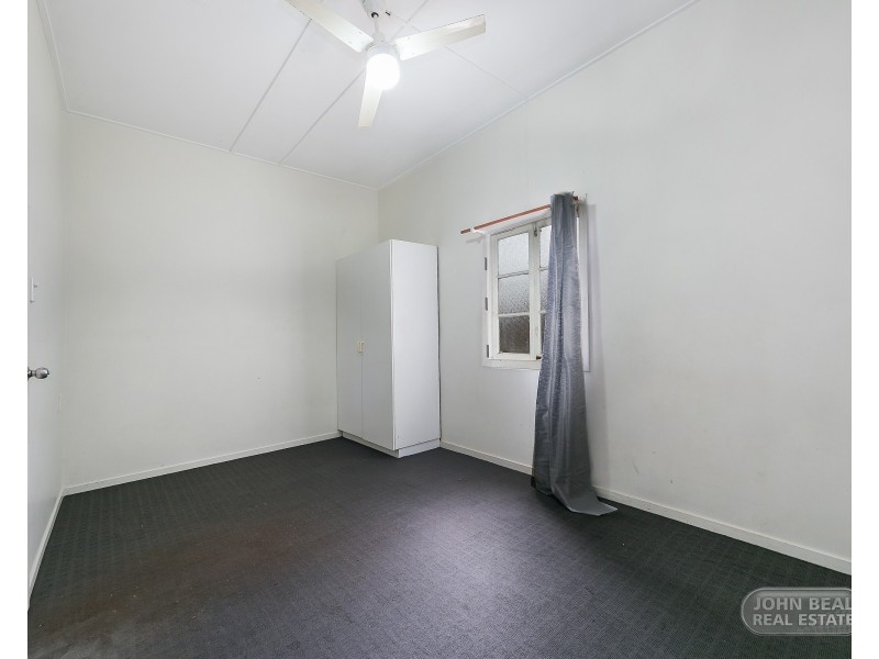 33 James St, Scarborough QLD 4020