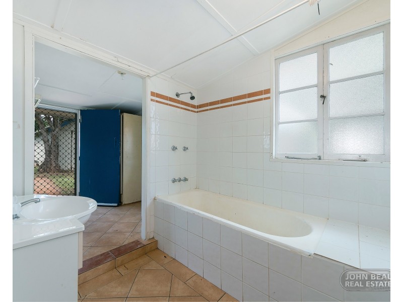 33 James St, Scarborough QLD 4020