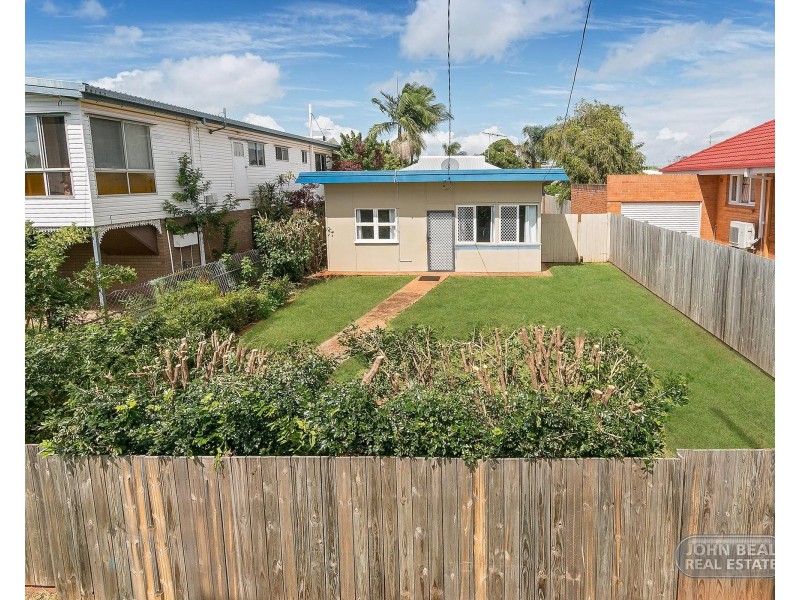 33 James St, Scarborough QLD 4020