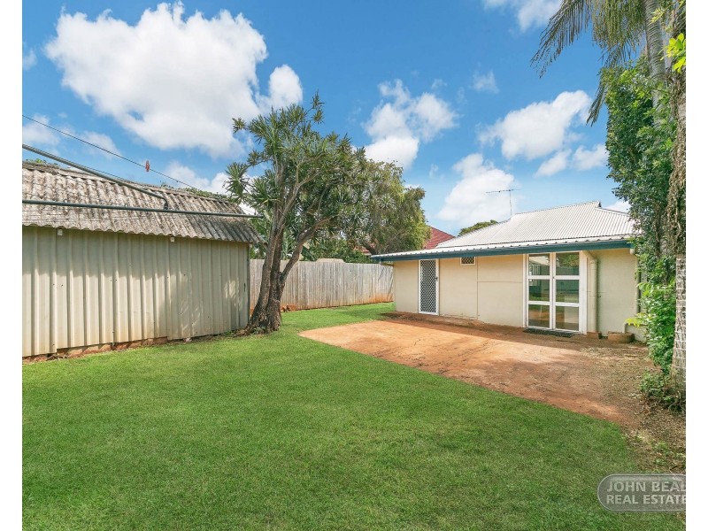 33 James St, Scarborough QLD 4020