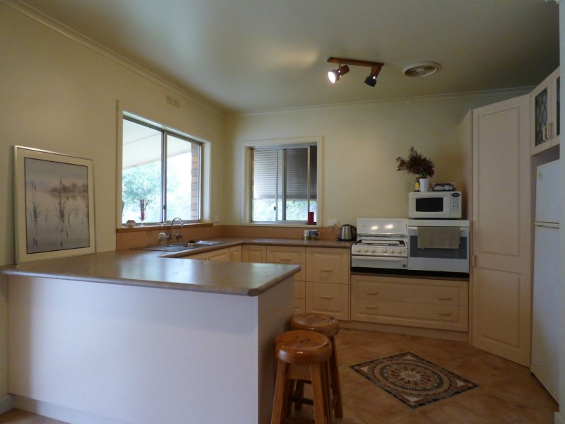 11 Hairs Crescent, Benalla VIC 3672