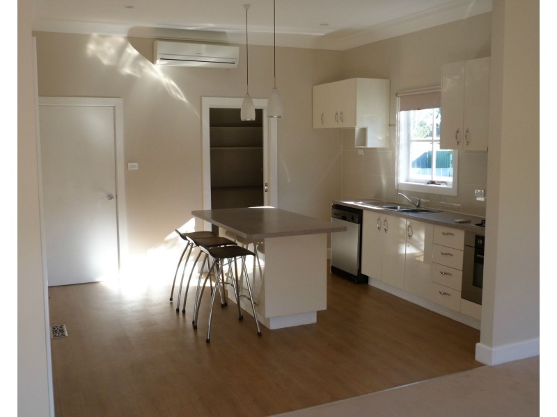 10 Tomkins Parade, Benalla VIC 3672