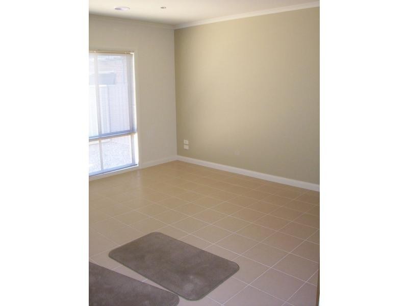 2/16 Wattletree Grove, Benalla VIC 3672