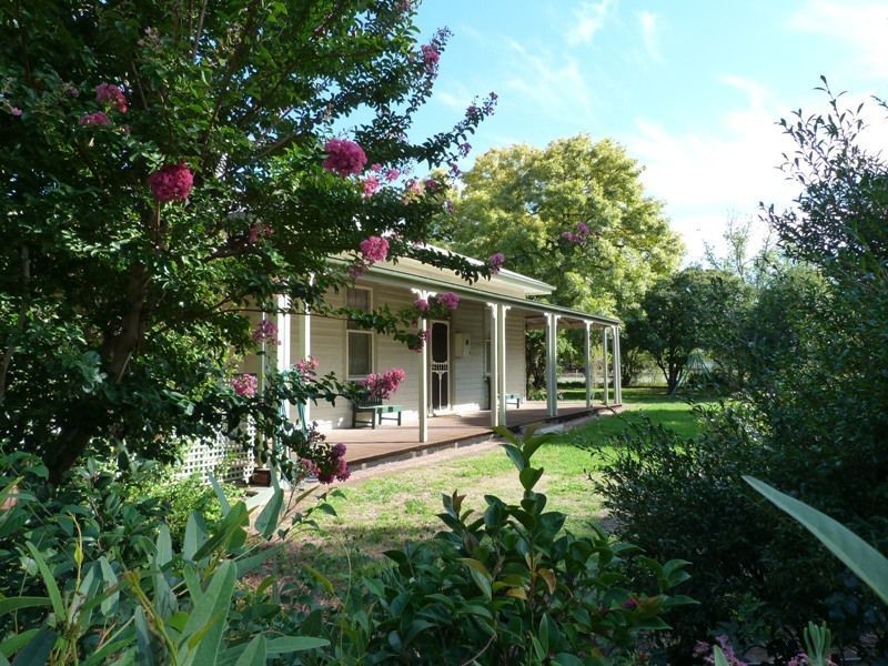 2 Hyacinth Street, Violet Town VIC 3669