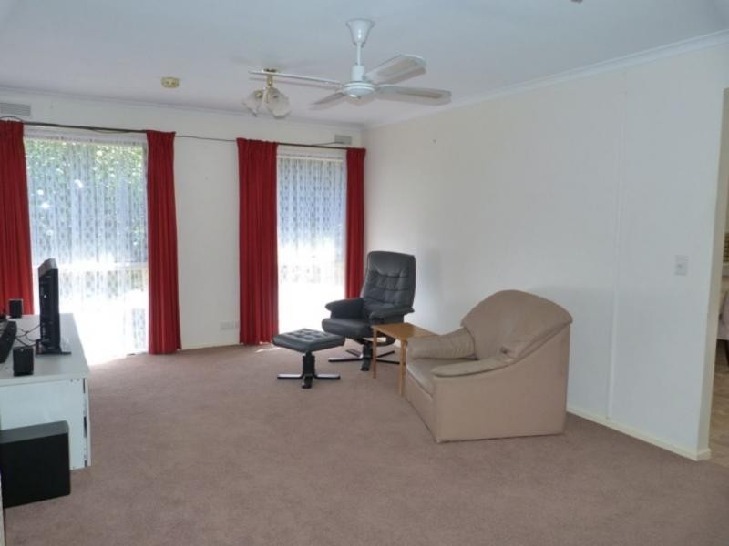 11 Oak Avenue, Benalla VIC 3672