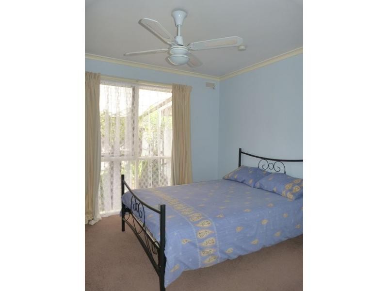 11 Oak Avenue, Benalla VIC 3672