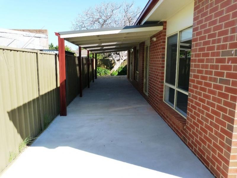 Unit 3/2 Meadows Avenue, Benalla VIC 3672