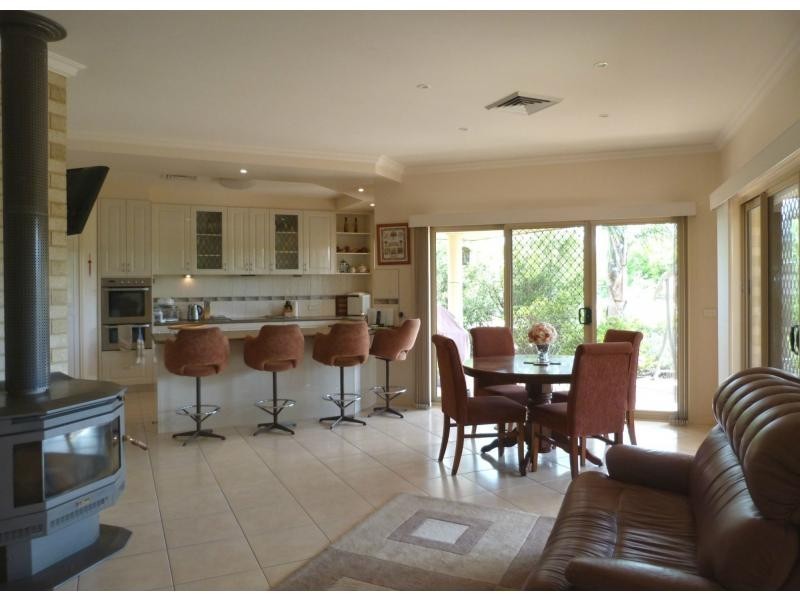 81 Willis Little Drive, Benalla VIC 3672