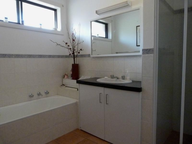 45 Monds Avenue, Benalla VIC 3672