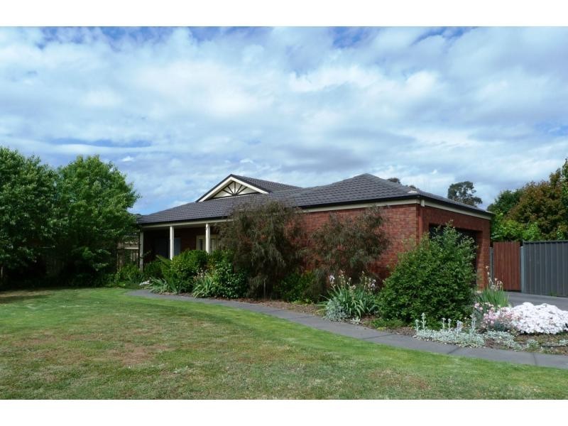 8 Monash Drive, Benalla VIC 3672