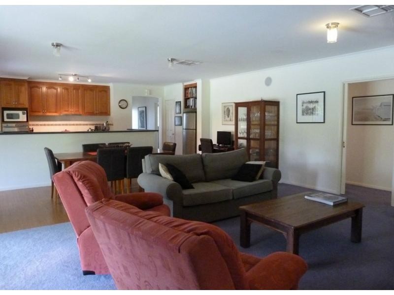 8 Monash Drive, Benalla VIC 3672