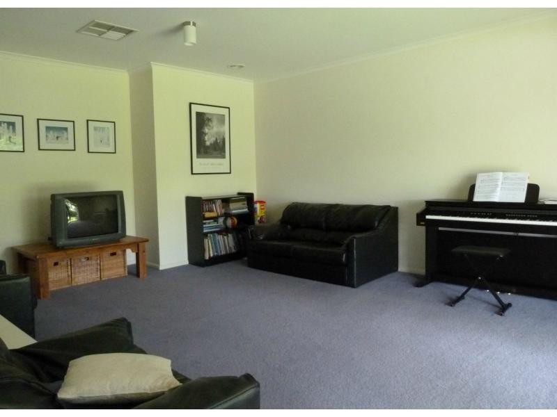 8 Monash Drive, Benalla VIC 3672