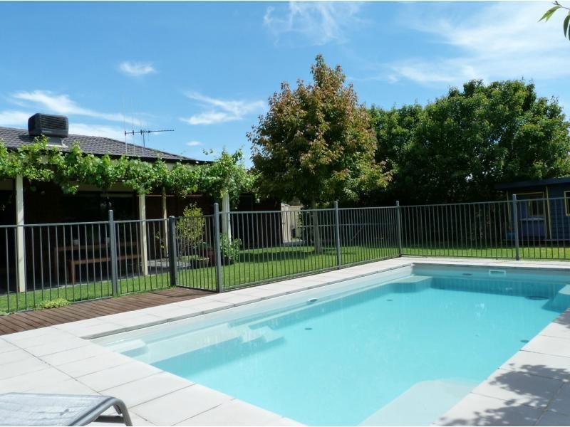 8 Monash Drive, Benalla VIC 3672