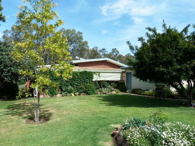 6 Neil Avenue, Benalla VIC 3672