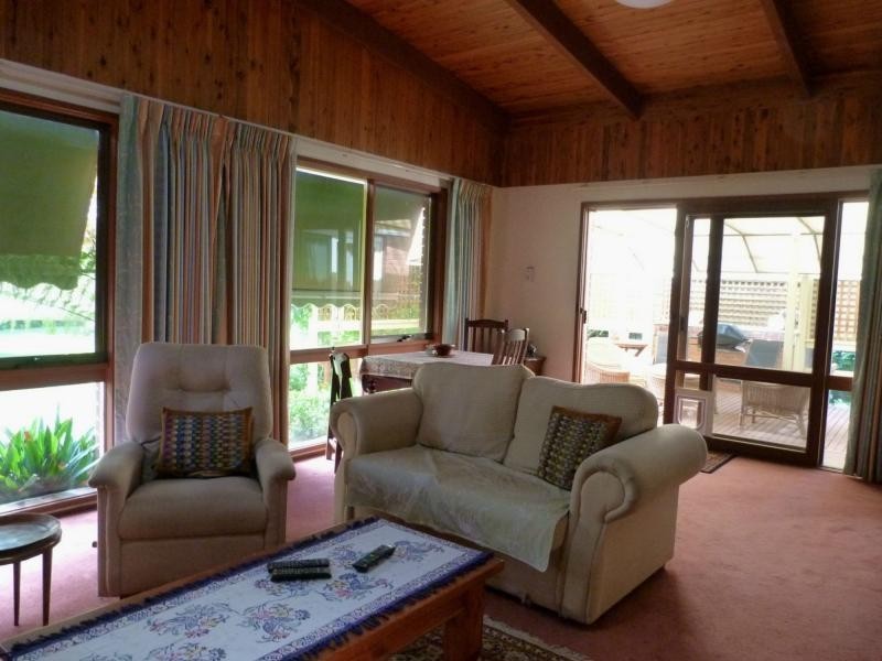 6 Neil Avenue, Benalla VIC 3672